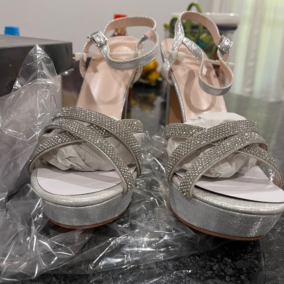 David’s Bridal Valentina#23. They’re here. I ordered the wrong size/heel type - Picture 8 of 11